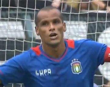 Rivaldo sigue vigente a los 40: Debutó con un gol en Brasil