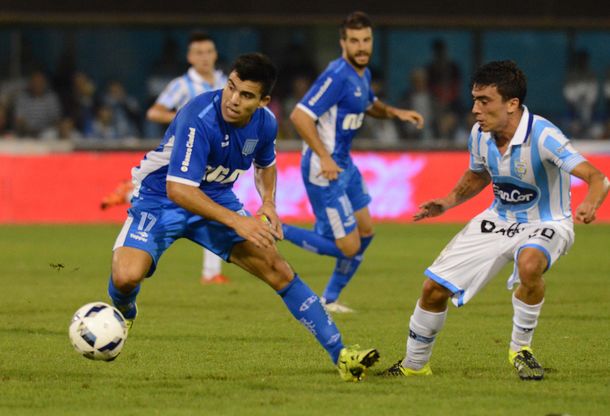 En un partidazo, Racing venció a Atlético y se prendió en la lucha