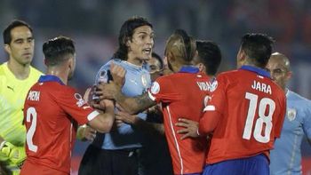 un dedo y algo mas: la otra incitacion de jara que desato la ira de cavani un dedo y algo mas: la otra incitacion de jara que desato la ira de cavani