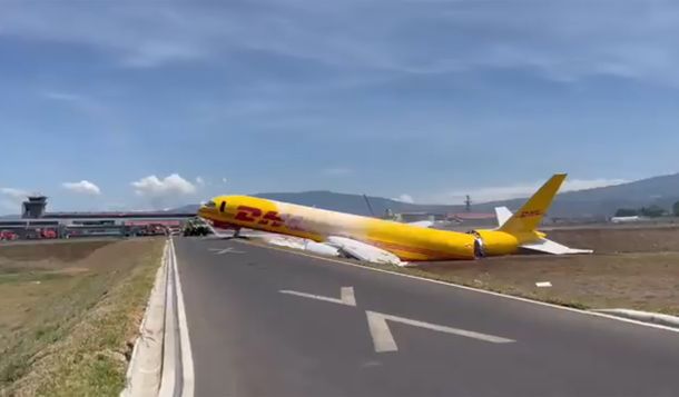 VIDEO: Imágenes impactantes del avión de carga que se partió en dos en Costa Rica