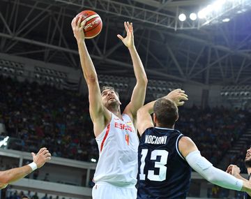 La Selección de básquet perdió ante España y podría cruzarse con el Dream Team en cuartos