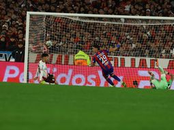 san lorenzo, con uno menos, le gana 1-0 a river en el monumental san lorenzo, con uno menos, le gana 1-0 a river en el monumental
