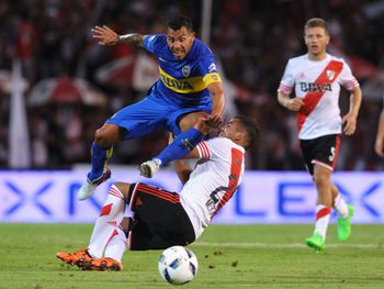 Tevez sobre el video: Al presidente le hicieron una cama, se disculpó y ya está