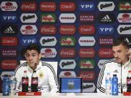 Cristian Pavón y Franco Armani durante la conferencia de prensa en el predio de la AFA