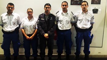 la emocion de los policias que hallaron a mia: fue un encuentro muy lindo la emocion de los policias que hallaron a mia: fue un encuentro muy lindo