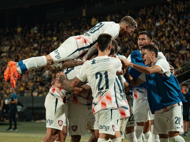 San Lorenzo venció 1-0 a Peñarol sobre el final en la Serie Río de la Plata