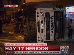 Chocan un colectivo y un camión: hay 17 heridos