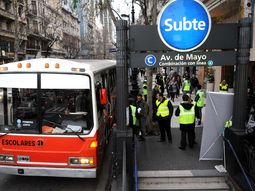 El gobierno porteño pondrá micros para usuarios del subte