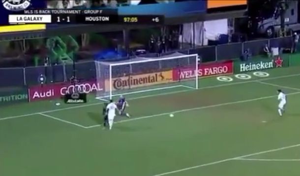 El insólito gol que erró Cristian Pavón y terminó con la eliminación de Los Ángeles Galaxy