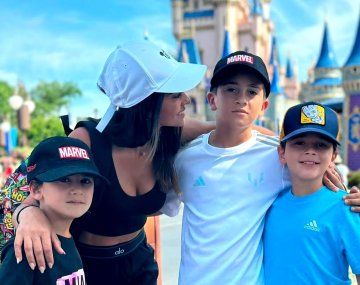 Antonela Roccuzzo visitó Disney junto a sus hijos