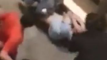 brutal agresion entre hinchas peruanos en el monumental brutal agresion entre hinchas peruanos en el monumental