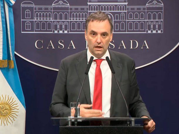 Manuel Adorni fue ascendido a secretario de Estado