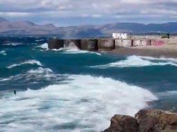 La furia del viento: impresionantes olas en el lago Nahuel Huapi