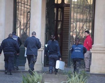 Policía Científica ingresa a peritar el Colegio Nacional de La Plata