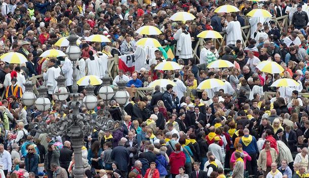 Los números que dejaron las canonizaciones de Juan Pablo II y Juan XXIII