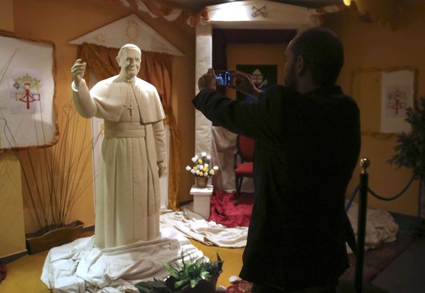 Un manjar divino: hacen una réplica del Papa Francisco con 350 kilos de chocolate blanco