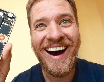 Compró todas las piezas y armó su propio iPhone