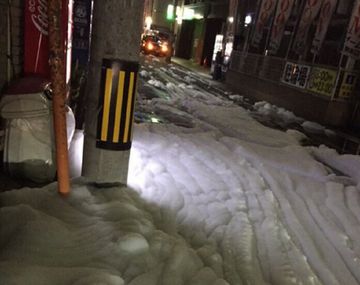 VIDEO: La misteriosa espuma que apareció en Japón tras el terremoto