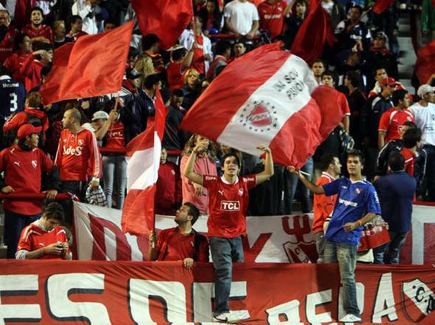 Asaltaron a un dirigente de Independiente y acusan a los barras