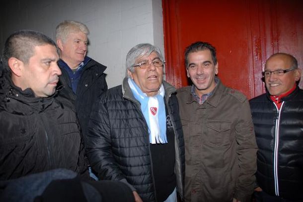 Hugo Moyano arrasó en las urnas y es el nuevo presidente de Independiente