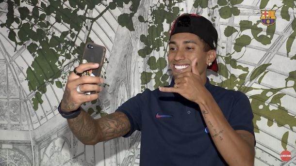 De no creer: un jugador de la Selección de Brasil que tiene de funda a Messi levantando la Copa América