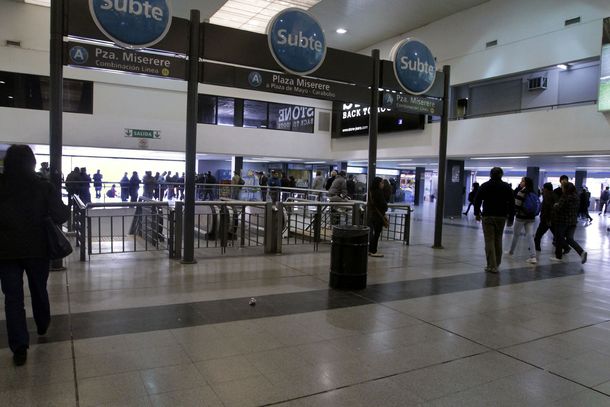 Luego de un paro en hora pico, se normalizó la línea A de subte