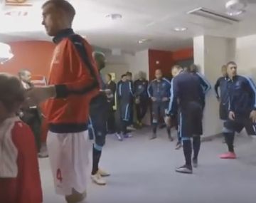 De no creer: en Inglaterra acusan a un jugador de pegarle un moco a un nene