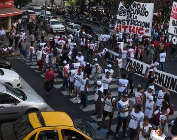 Los movimientos sociales planean pasar la noche en la Nueve de Julio