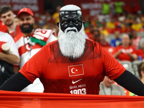 De las tribunas de Estambul al Mundial 2026: el fanático de Turquía que conquistó las redes