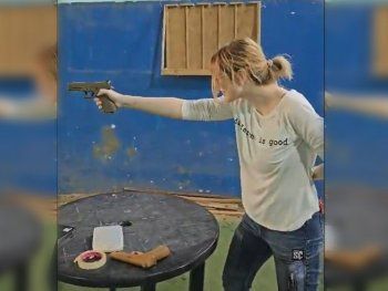 Lilia Lemoine mostró su examen para obtener la licencia de uso de armas