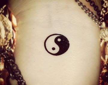Quería hacerse el Ying y el Yang y le tatuaron un pene