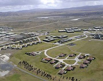 ¿Cuál es el despliegue militar del Reino Unido en las Islas Malvinas y el Atlántico Sur?