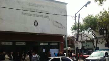 un votante orino sobre las boletas en una escuela de villa adelina un votante orino sobre las boletas en una escuela de villa adelina