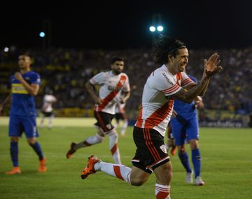 River venció a Boca en un partido caliente y con cinco expulsados