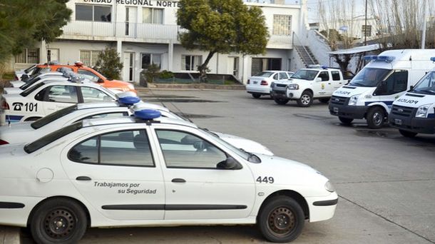 Se acuartelaron policías de Santa Cruz por reclamos salariales