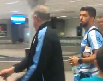 Messi hay uno solo: el descortés gesto de Luis Suárez con un fanático