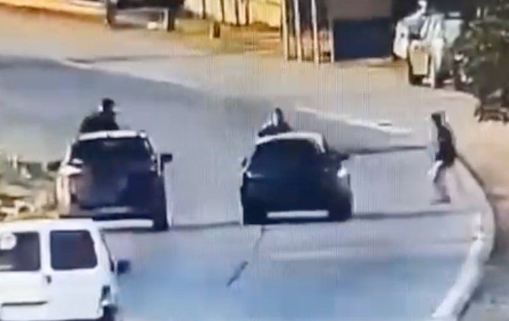 Una policía hizo volar por el aire a un delincuente que intentó robar en el Triángulo de Bernal