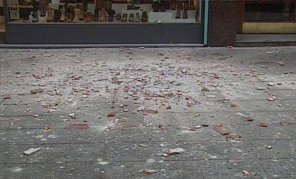 Un herido al caer la mampostería de un séptimo piso