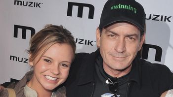 una ex novia de charlie sheen lo demandara por no decirle que es vih positivo una ex novia de charlie sheen lo demandara por no decirle que es vih positivo
