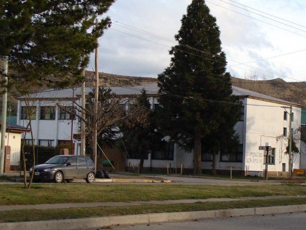 Erróneo y apologético: el cuestionario sobre la Dictadura que una directora dio a docentes en una escuela para adultos