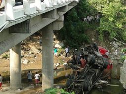 Al menos 47 muertos al hundirse un camión en Madagascar