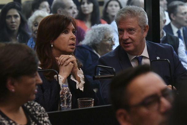 Cristina Kirchner pidió autorización para no asistir de nuevo al juicio oral en su contra