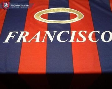 El Ciclón prepara su camiseta para el papa Francisco