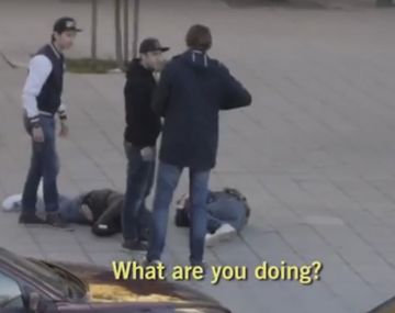 Experimento social: ¿Qué harías si ves que golpean a un nene en la calle?