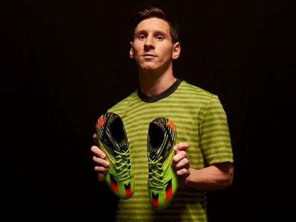 Así son los botines que estrenó Lionel Messi ante el Arsenal