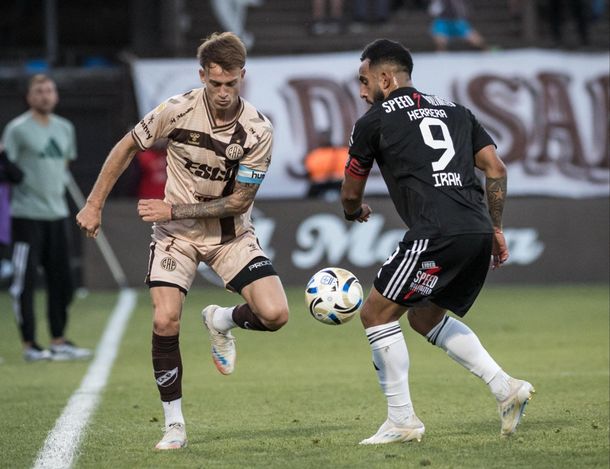 Deportivo Riestra aguantó con un menos y rescató un empate en su visita a Platense