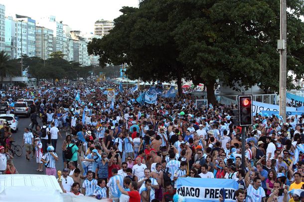 El banderazo de los hinchas argentinos en Río de Janeiro