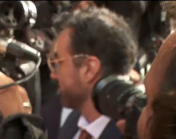 En medio de empujones: así fue la llegada de Leopoldo Luque al juicio por Maradona