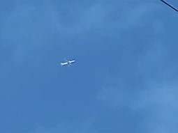 Preocupó a vecinos un avión con problemas técnicos que por una hora sobrevoló La Plata