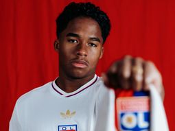 endrick fue presentado en lyon: el dorsal con historia que eligio y el motivo de su decision endrick fue presentado en lyon: el dorsal con historia que eligio y el motivo de su decision